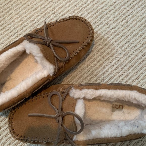 Kids Ugg Moccasins - Picture 1 of 4